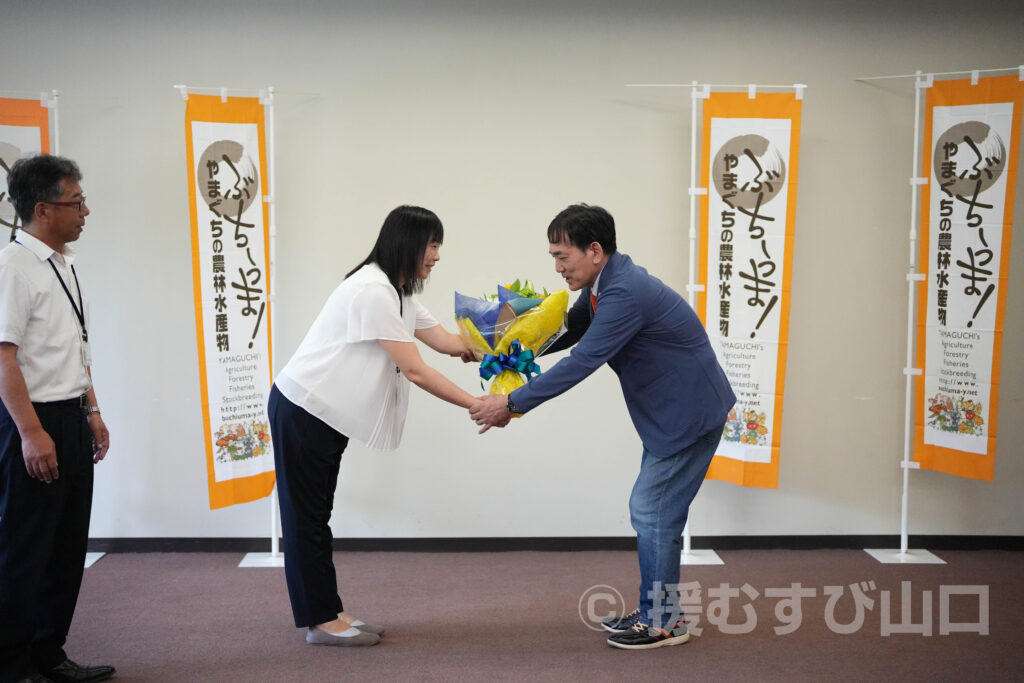 ヤスベェさん・ぶちうま！アンバサダー就任セレモニー・山口県農林水産部ぶちうまやまぐち推進課・やまぐちの農林水産物需要拡大協議会