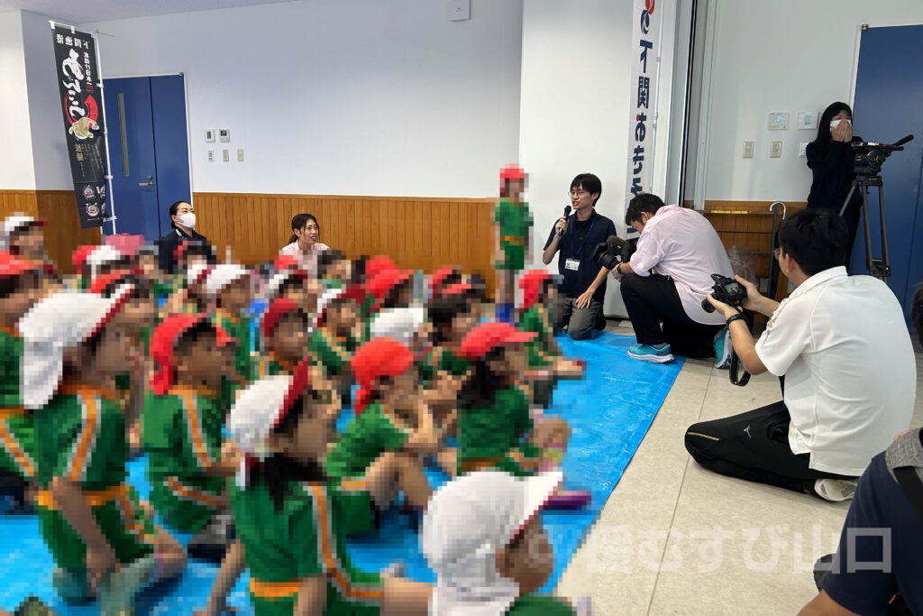 県以東機船底曳網漁業協同組合・下関漁港・泉幼稚園・稚魚放流