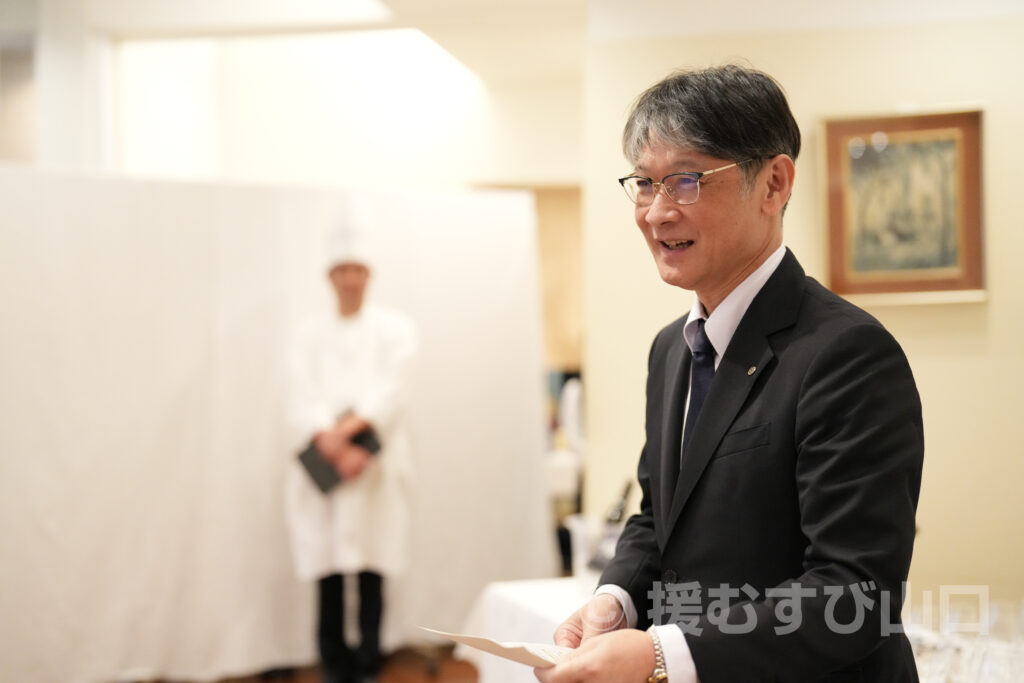 ①・援むすび山口・トライアングル・山口市・伊藤市長・新谷酒造・わかむすめ・セントコア山口・ヤスベェ・新井道子・まーちゃん・地域商社やまぐち株式会社