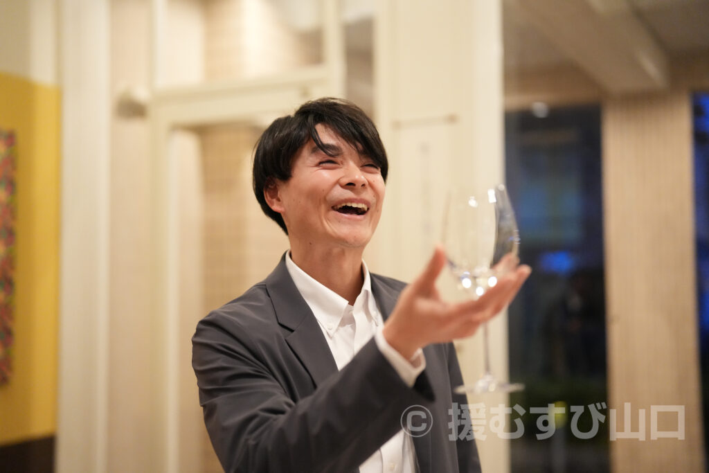 ①・援むすび山口・トライアングル・山口市・伊藤市長・新谷酒造・わかむすめ・セントコア山口・ヤスベェ・新井道子・まーちゃん・地域商社やまぐち株式会社
