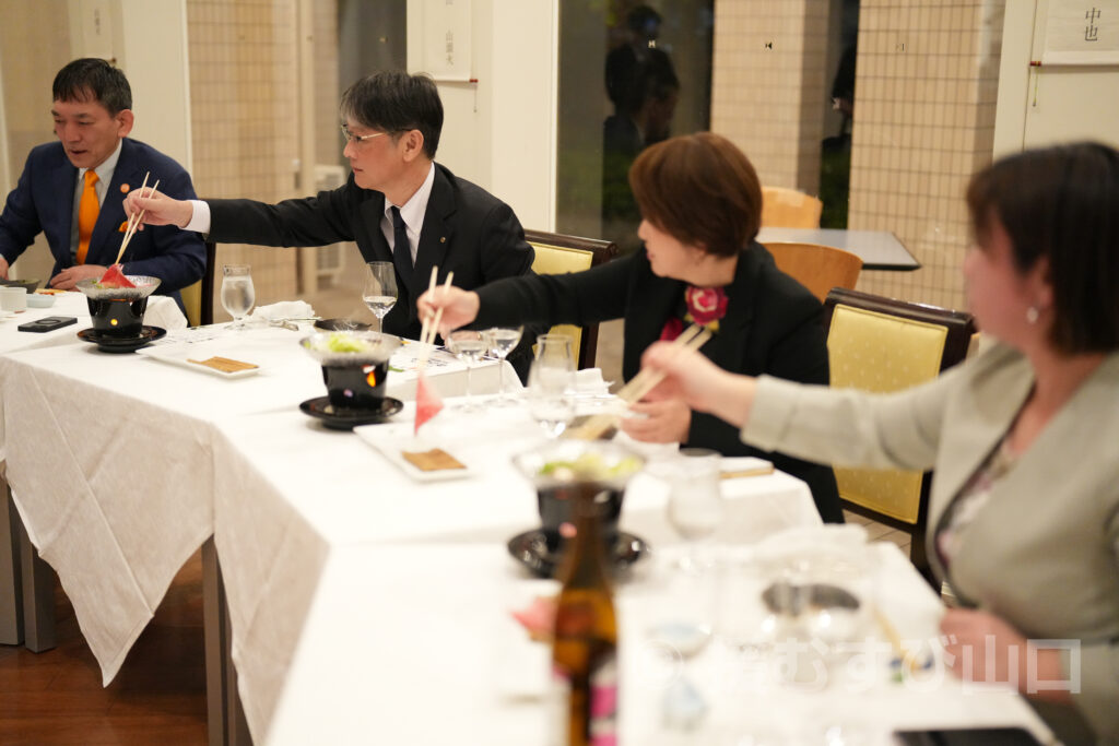 ②・援むすび山口・トライアングル・山口市・伊藤市長・新谷酒造・わかむすめ・セントコア山口・ヤスベェ・新井道子・まーちゃん・地域商社やまぐち株式会社