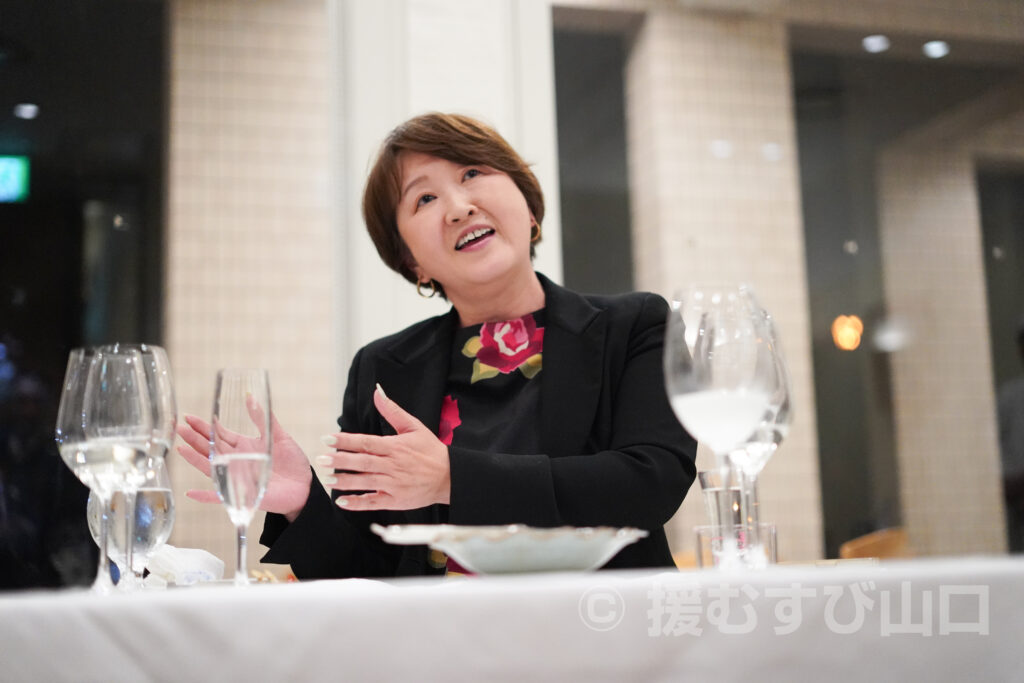 ③・援むすび山口・トライアングル・山口市・伊藤市長・新谷酒造・わかむすめ・セントコア山口・ヤスベェ・新井道子・まーちゃん・地域商社やまぐち株式会社