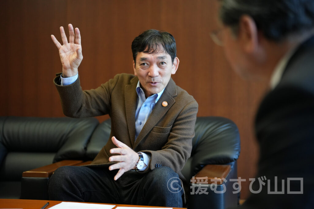阿武町・花田憲彦町長